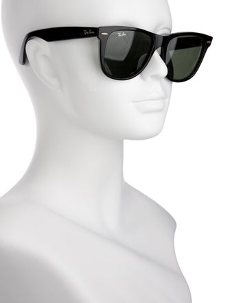 Ray-Ban Wayfarer Tinted Sunglasses