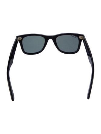 Ray-Ban Wayfarer Tinted Sunglasses