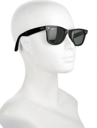 Ray-Ban Wayfarer Tinted Sunglasses