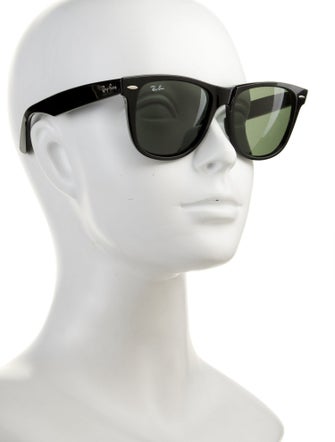 Ray-Ban Wayfarer Tinted Sunglasses