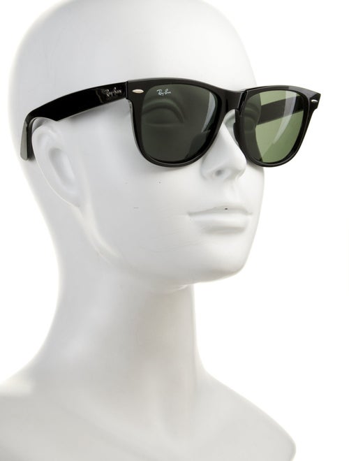 Ray-Ban Wayfarer Tinted Sunglasses