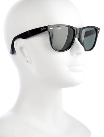 Ray-Ban Wayfarer Tinted Sunglasses
