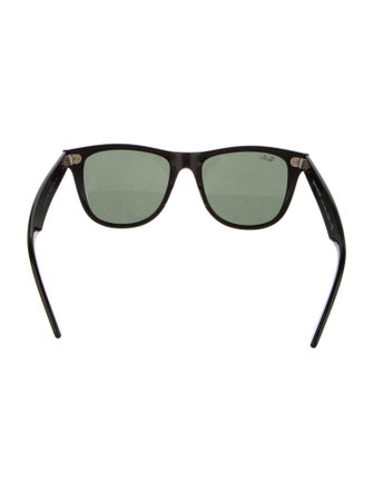 Ray-Ban Wayfarer Tinted Sunglasses