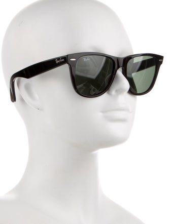 Ray-Ban Wayfarer Tinted Sunglasses