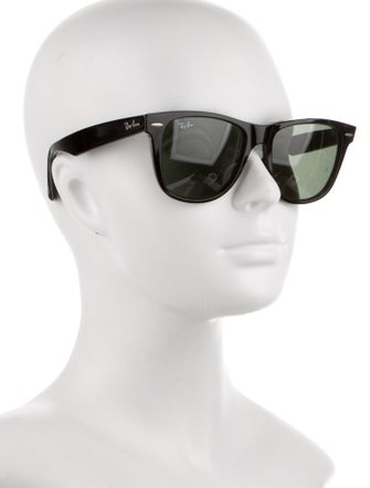 Ray-Ban Wayfarer Tinted Sunglasses