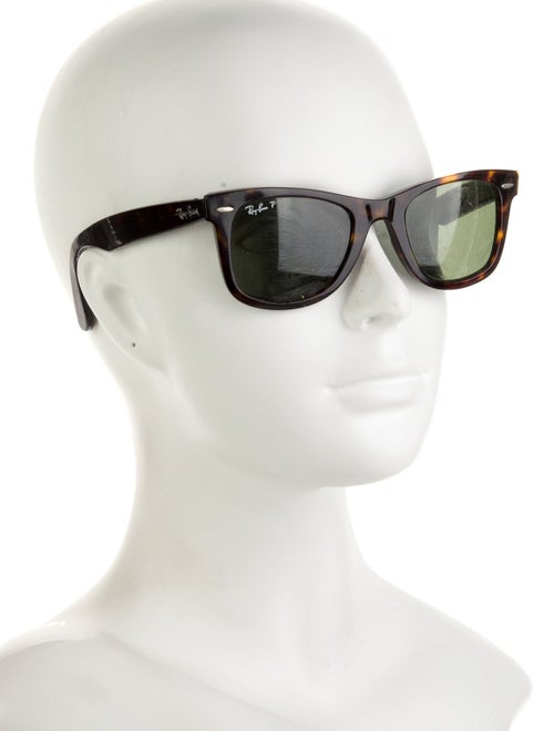 Ray-Ban Wayfarer Tinted Sunglasses