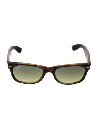 Ray-Ban Wayfarer Tinted Sunglasses