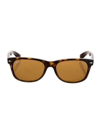 Ray-Ban Wayfarer Tinted Sunglasses