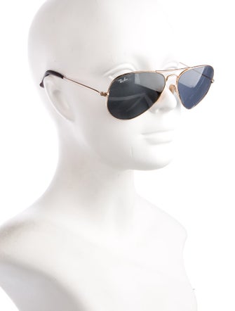 Ray-Ban Aviator Tinted Sunglasses