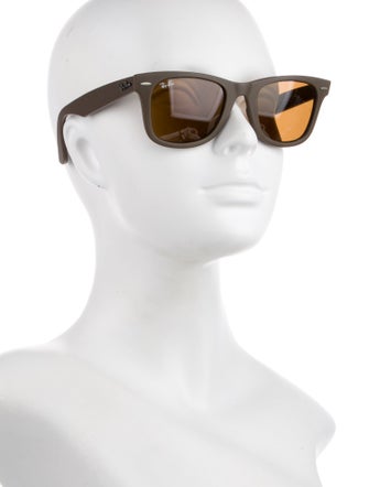 Ray-Ban Wayfarer Tinted Sunglasses