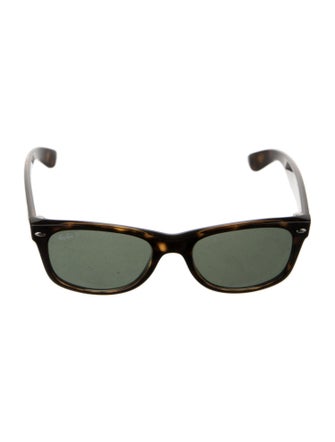Ray-Ban Wayfarer Tinted Sunglasses