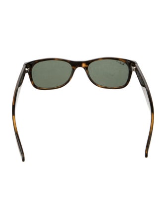 Ray-Ban Wayfarer Tinted Sunglasses