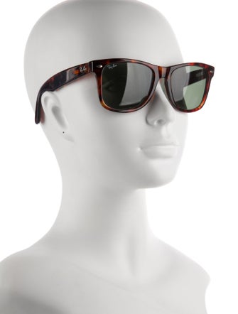 Ray-Ban Wayfarer Tinted Sunglasses