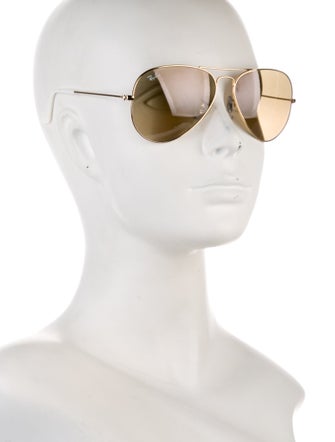Ray-Ban Aviator Mirrored Sunglasses