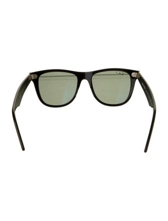 Ray-Ban Wayfarer Tinted Sunglasses