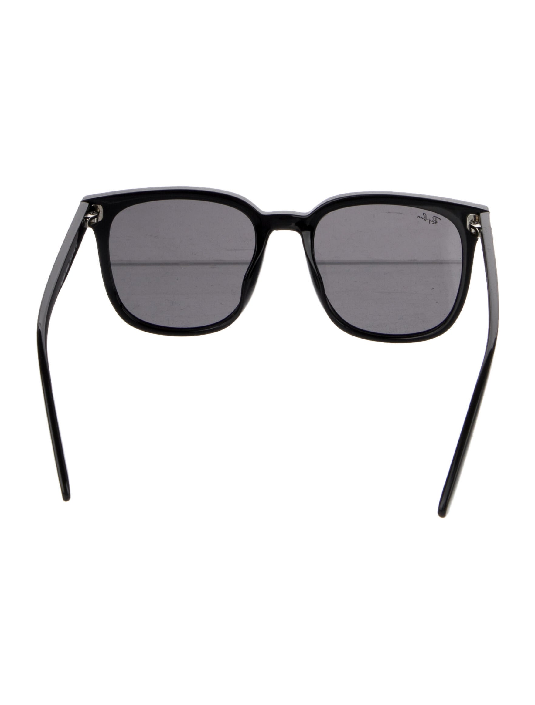 Ray-Ban Wayfarer Tinted Sunglasses