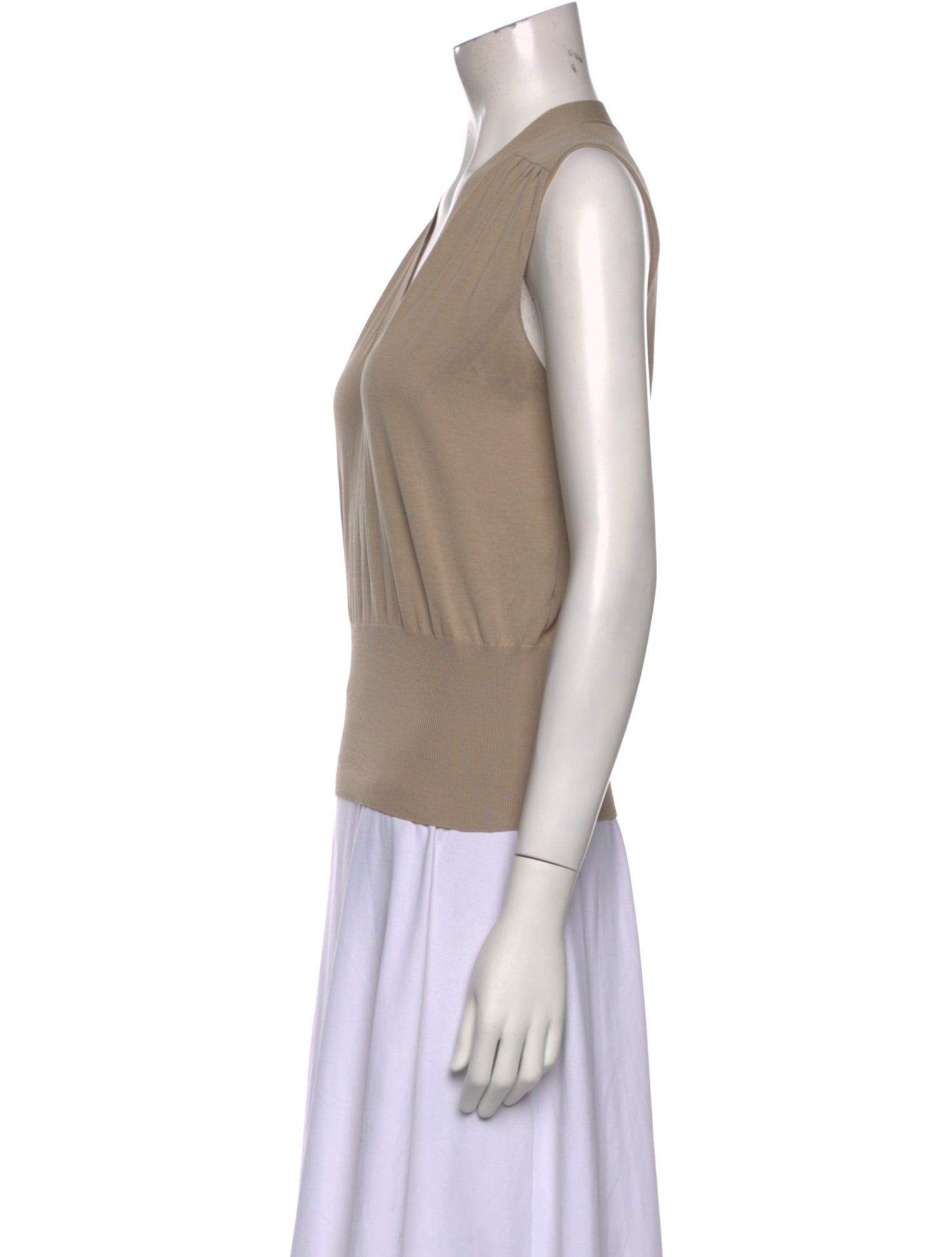 Sa Su Phi V-Neck Sleeveless Top