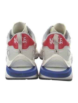 Sacai x Nike Vaporwaffle 'Sport Fuchsia Game Royal' Athletic Sneakers