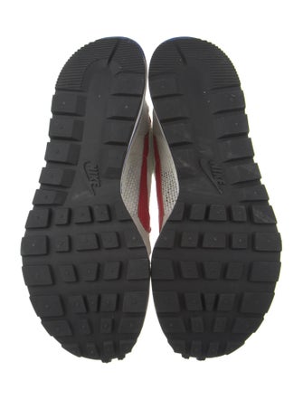 Sacai x Nike Vaporwaffle 'Sport Fuchsia Game Royal' Athletic Sneakers