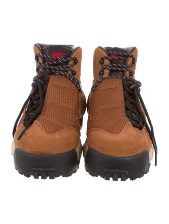 Sacai x Nike 2023 Magmascape SP 'Light British Tan' Hiking Boots