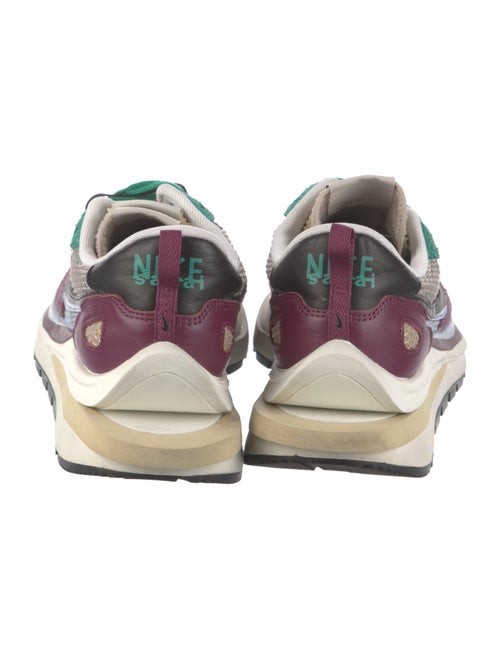 Sacai x Nike Vaporwaffle 'Villain Red Neptune Green' Athletic Sneakers