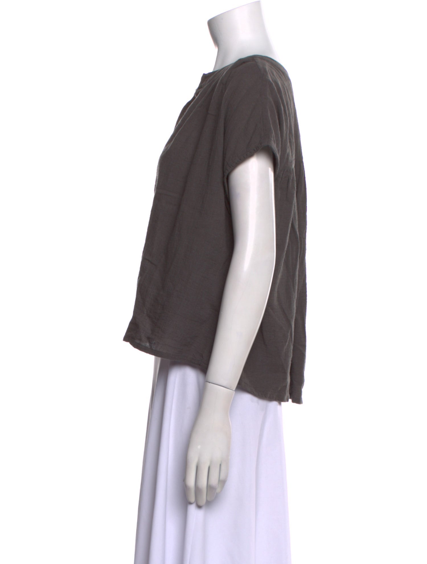 7115 by Szeki Linen V-Neck Crop Top