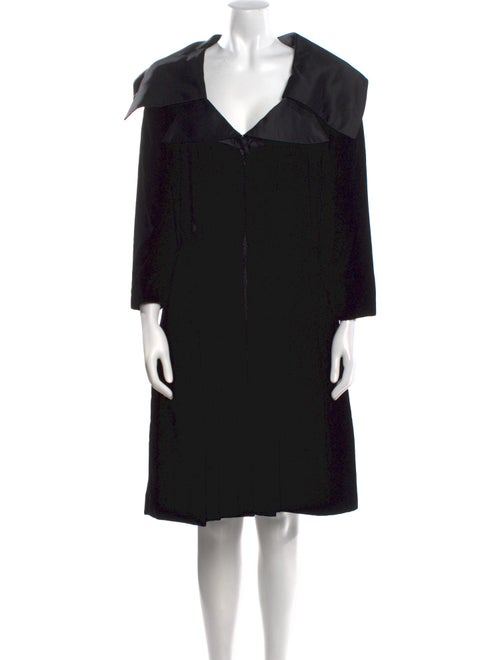 Scaasi Boutique V-Neck Knee-Length Dress