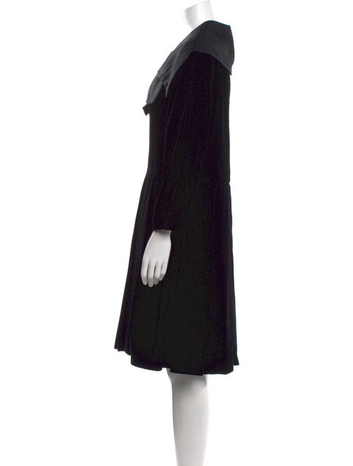 Scaasi Boutique V-Neck Knee-Length Dress