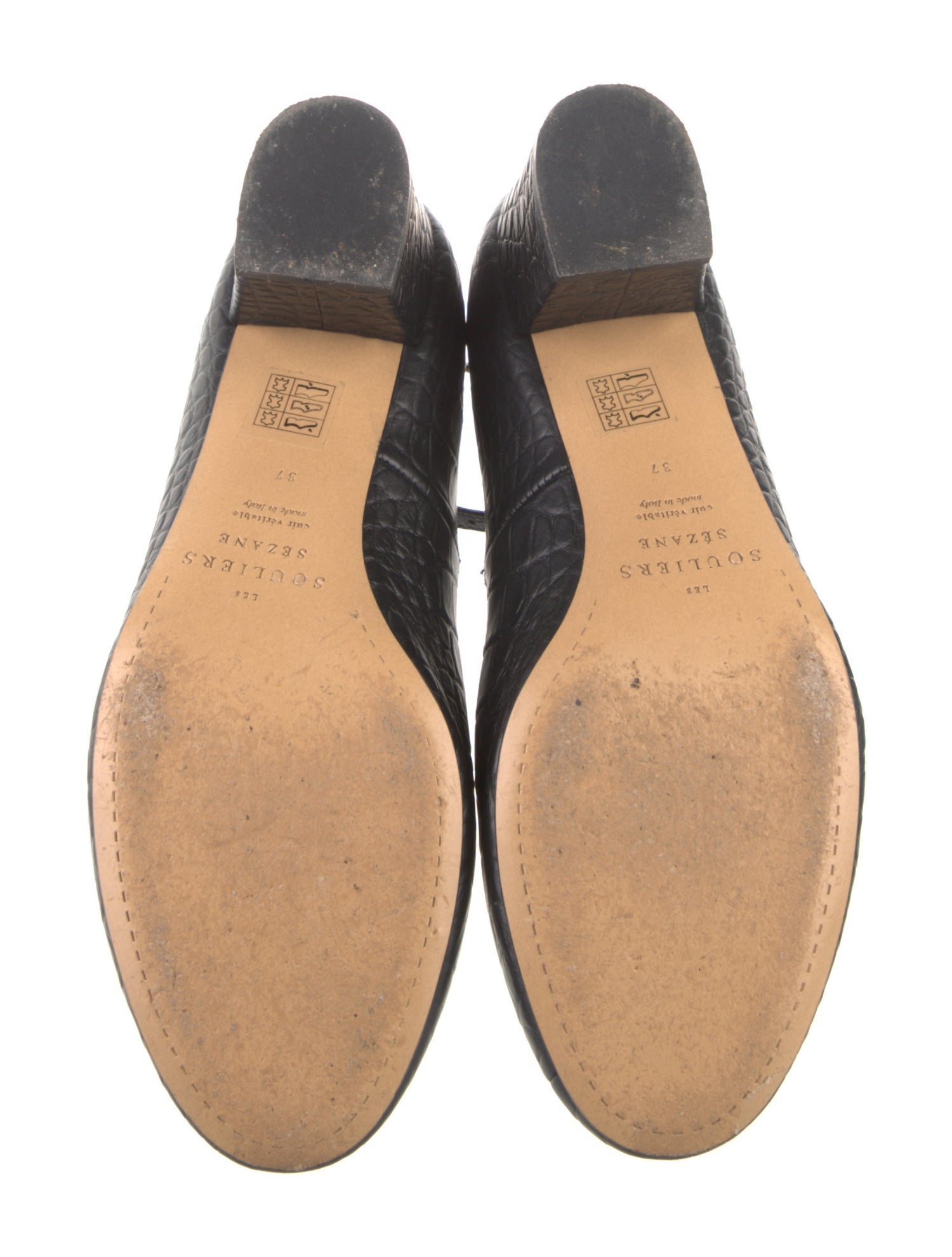 Sézane Embossed Leather Pumps