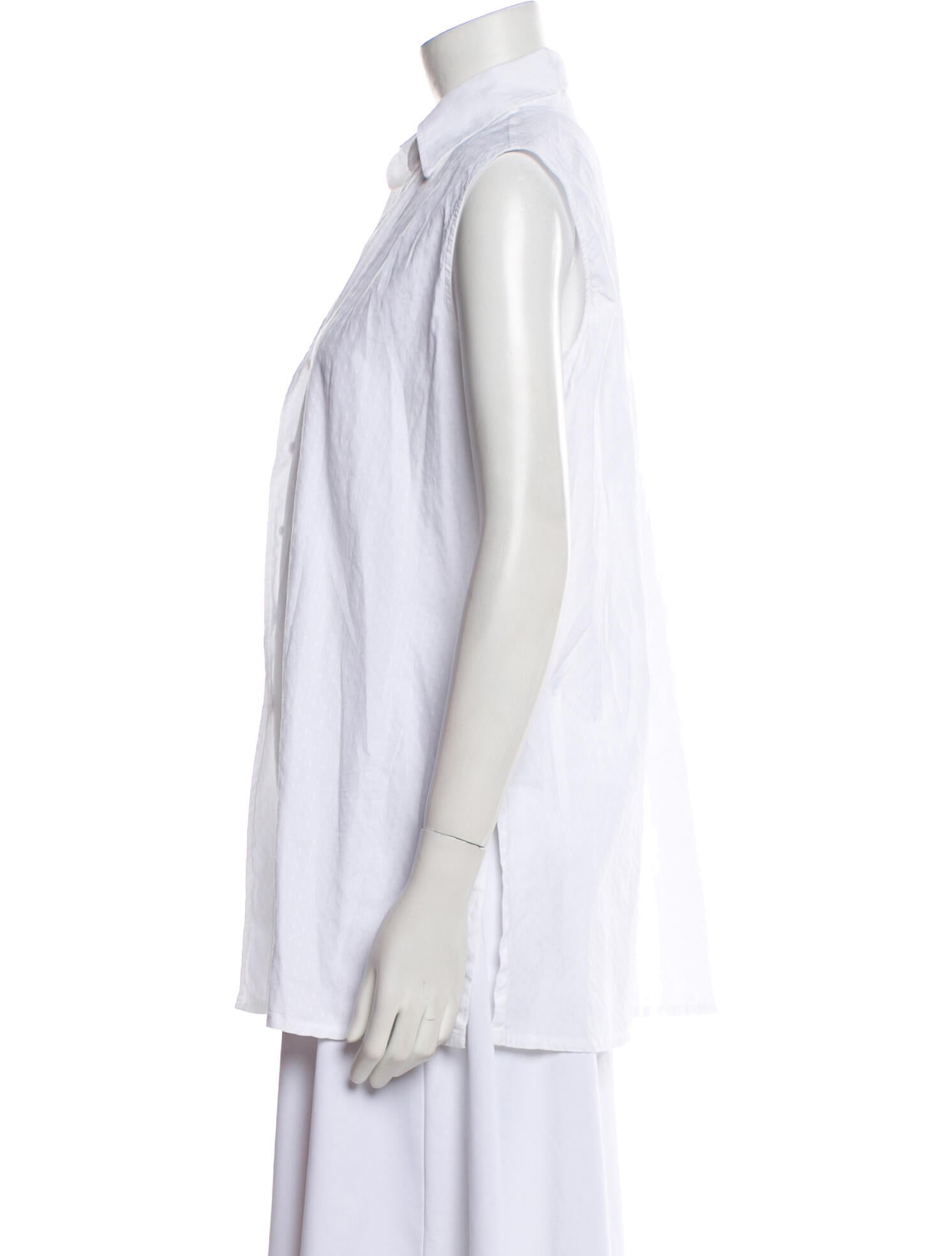 Sharis Place Private Label Sleeveless Button-Up Top