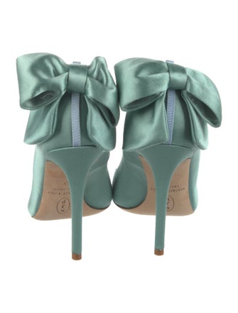 Sarah Jessica Parker Satin Bow Accents Pumps