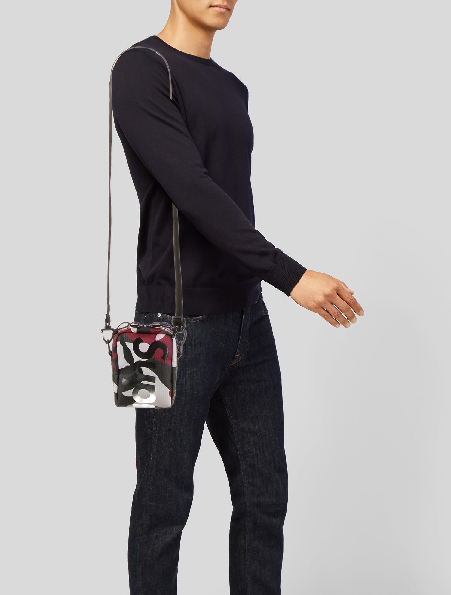 supreme neck pouch 2021