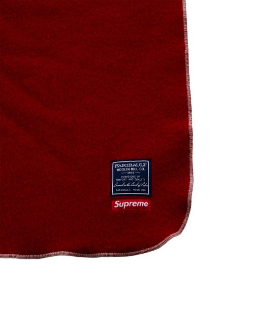 Supreme x Fairbault Box Logo Throw Blanket