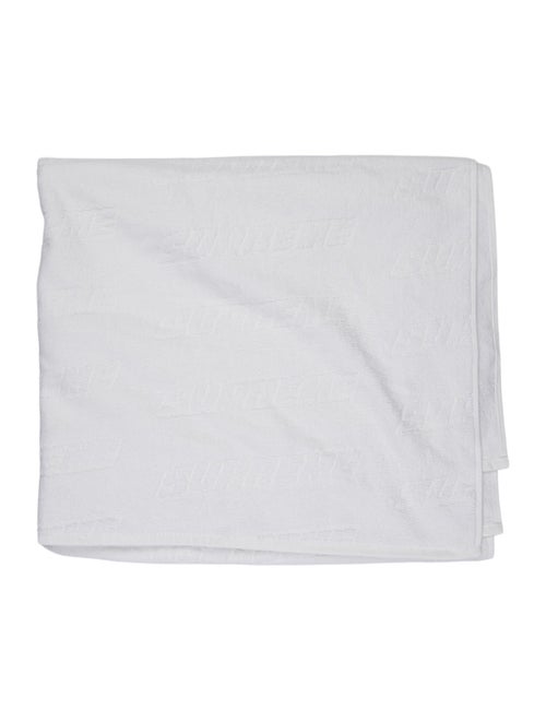 Supreme 2018 Tonal Repeat Beach Towel