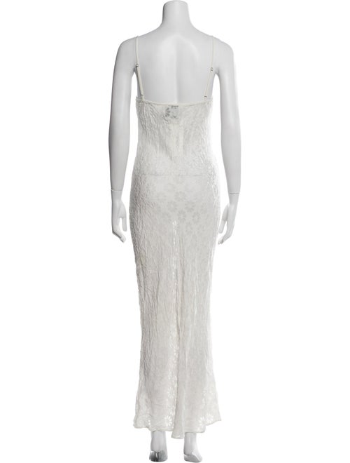 SUPER RÉAL: Claudia Schiffer Square Neckline Long Dress