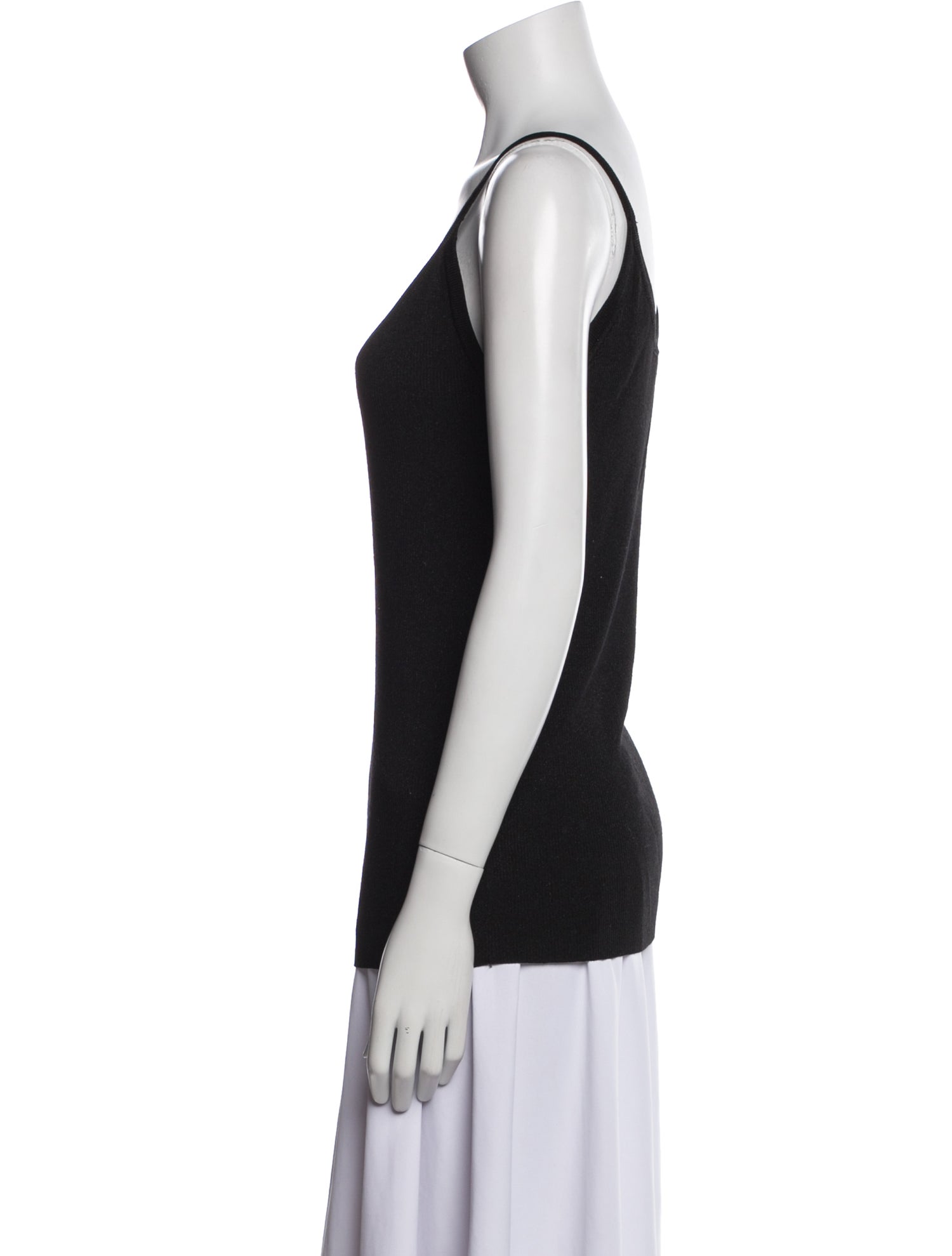 St. John Couture Scoop Neck Sleeveless Top