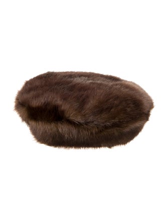 STAND STUDIO SOLENE FUR BERET