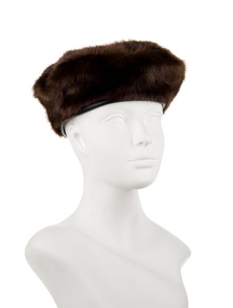 STAND STUDIO SOLENE FUR BERET