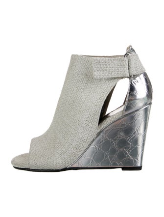 Stuart Weitzman Raffia Espadrilles