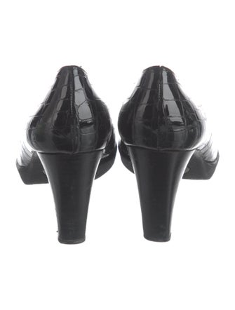 Stuart Weitzman Embossed Leather Pumps