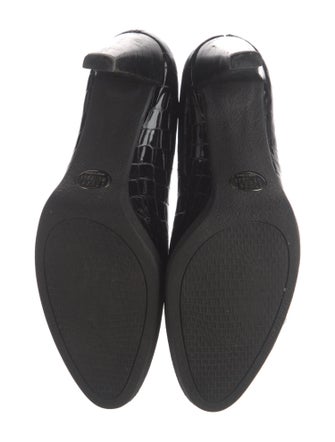 Stuart Weitzman Embossed Leather Pumps