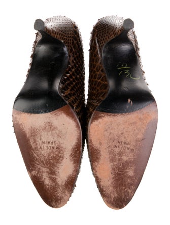 Stuart Weitzman Snakeskin Animal Print Pumps