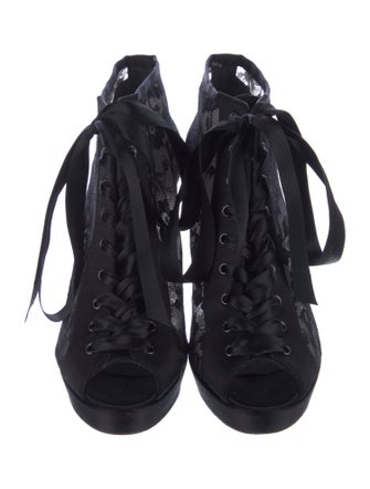 Stuart Weitzman Lace Lace Pattern Pumps