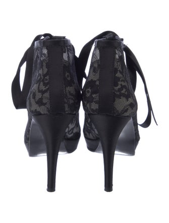 Stuart Weitzman Lace Lace Pattern Pumps