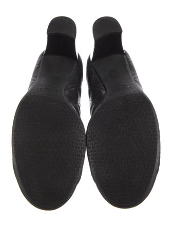 Stuart Weitzman Leather Chain-Link Accents Pumps