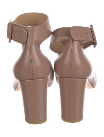 Stuart Weitzman Leather Pumps