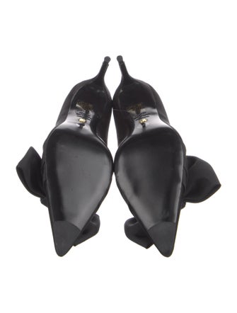 Stuart Weitzman Satin Bow Accents Pumps