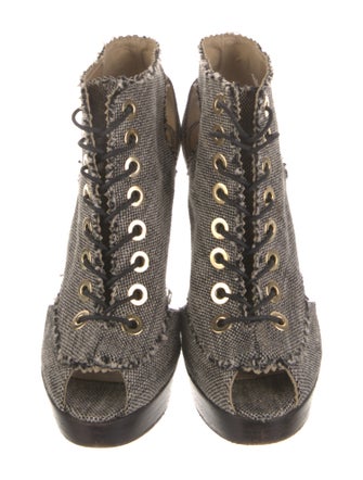 Stuart Weitzman Raw-Edge Trim Pumps