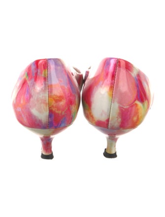 Stuart Weitzman Patent Leather Printed Pumps