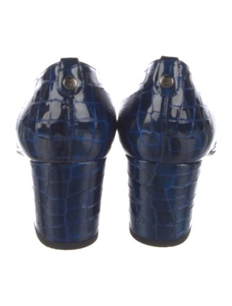 Stuart Weitzman Embossed Leather Pumps